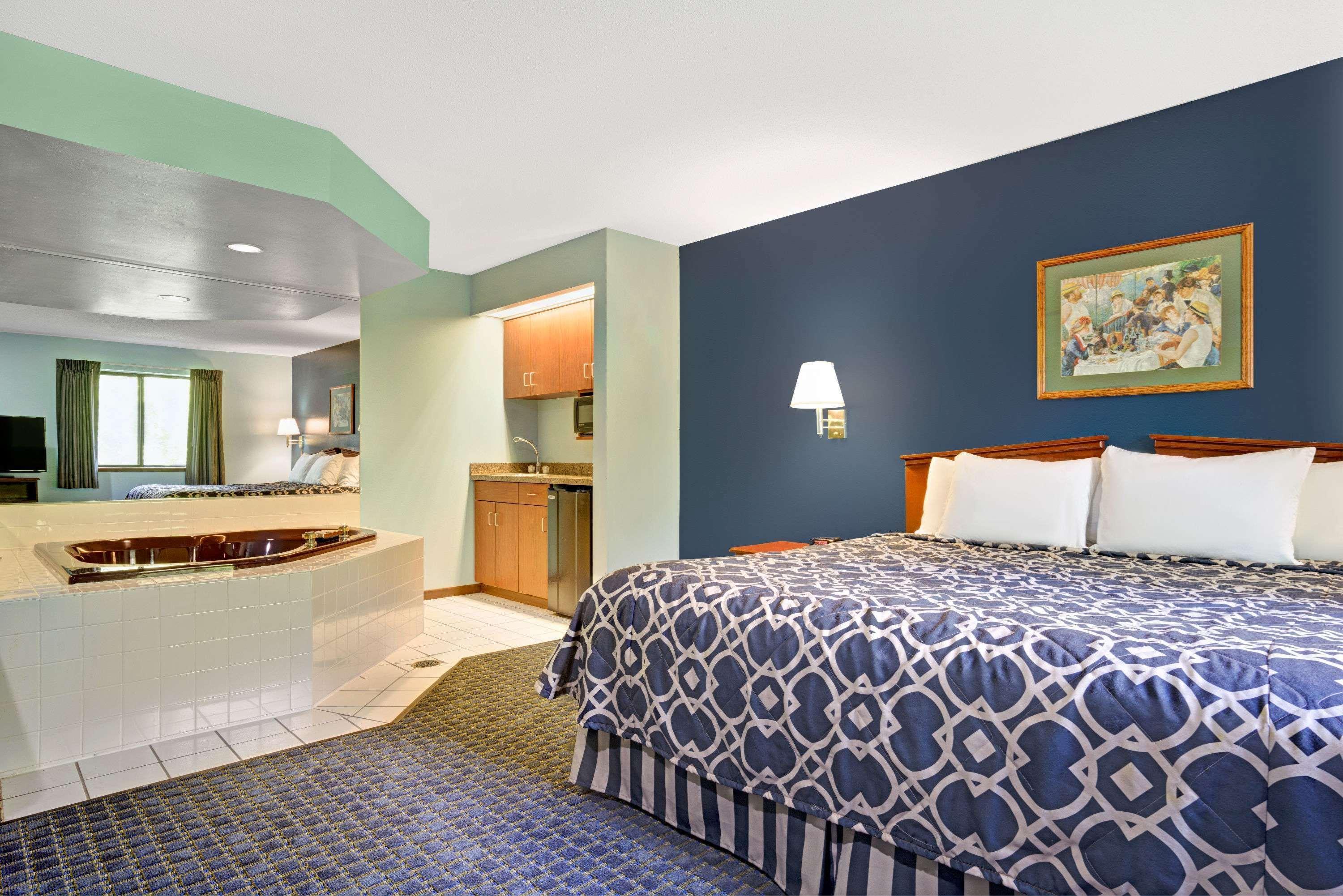 Super 8 By Wyndham Hotel Hudson