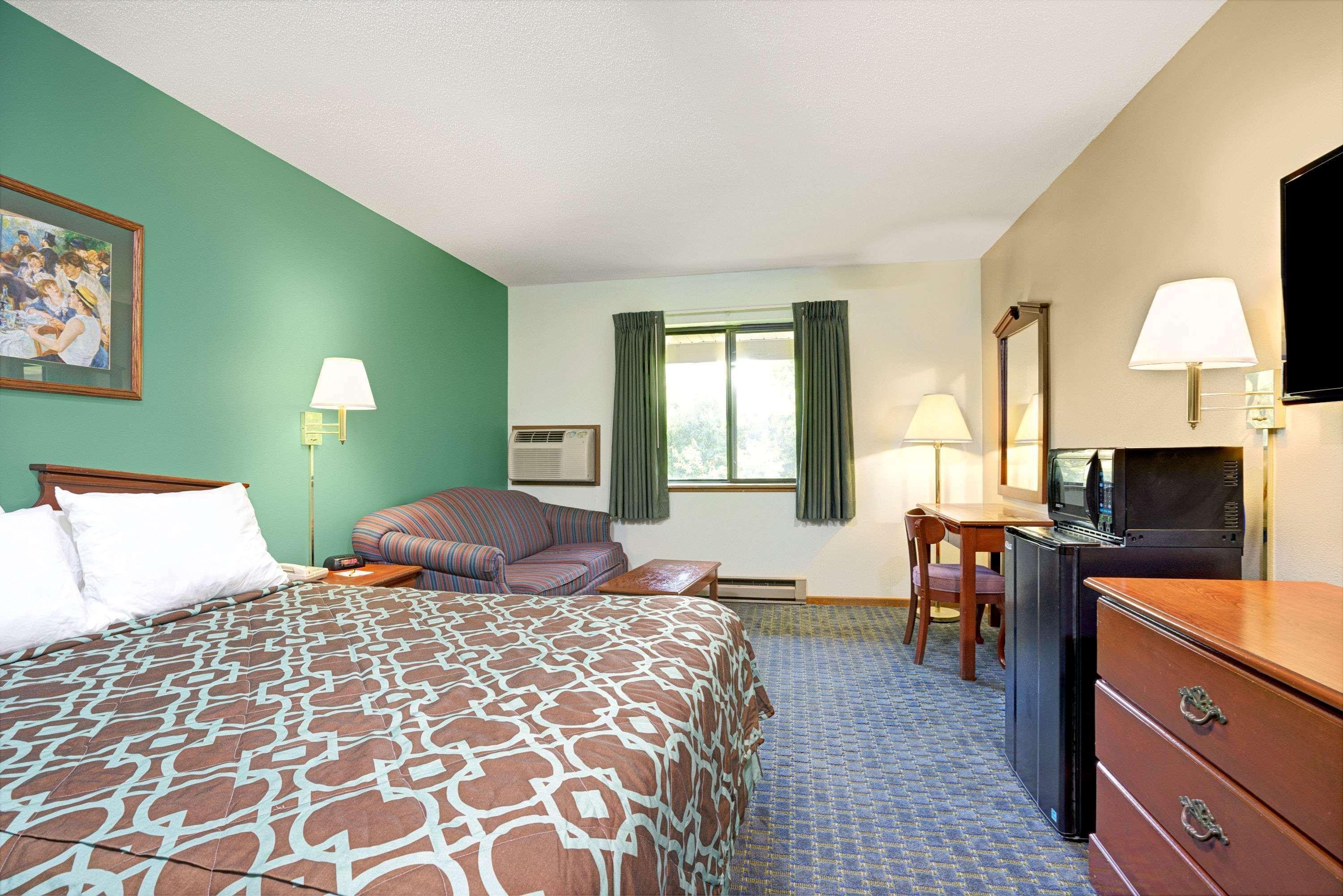 Hotel Super 8 By Wyndham 2*